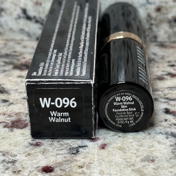 Bobbi Brown Warm Walnut Foundation Stick - Picture 3 of 7